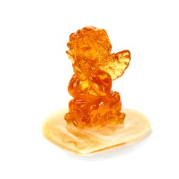 Фигурка &quot;Ангел на сердце&quot; из Янтаря и эпоксидной смолы