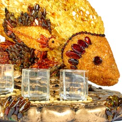 Подставка под бутылку и стопки &quot;Рыбалка&quot; из Янтаря и полистоуна