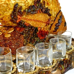 Подставка под бутылку и стопки &quot;Рыбалка&quot; из Янтаря и полистоуна